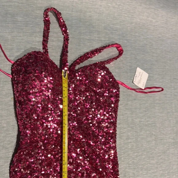 Elegant Sequin Evening Gown - Picture 9 of 13